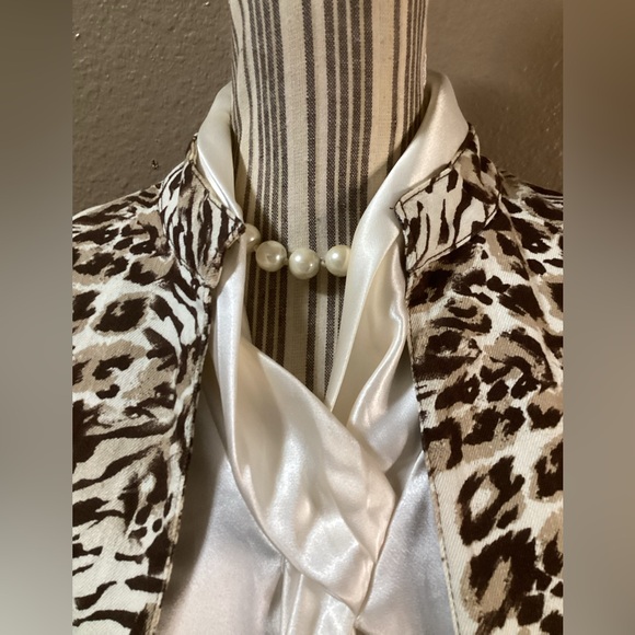 Chico's Brown and White Leopard Print Blazer Relaxed Fit - Picture 4 of 10